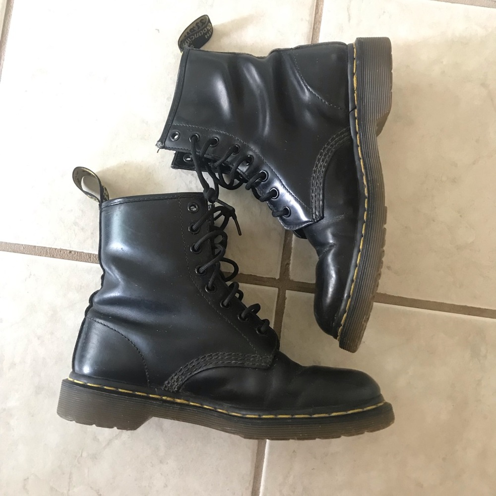 Dr Martens 1460 smooth leather lace up boots